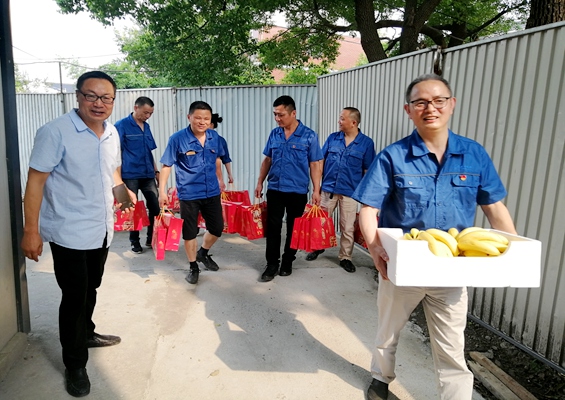 月圆情更浓 爱心在行动