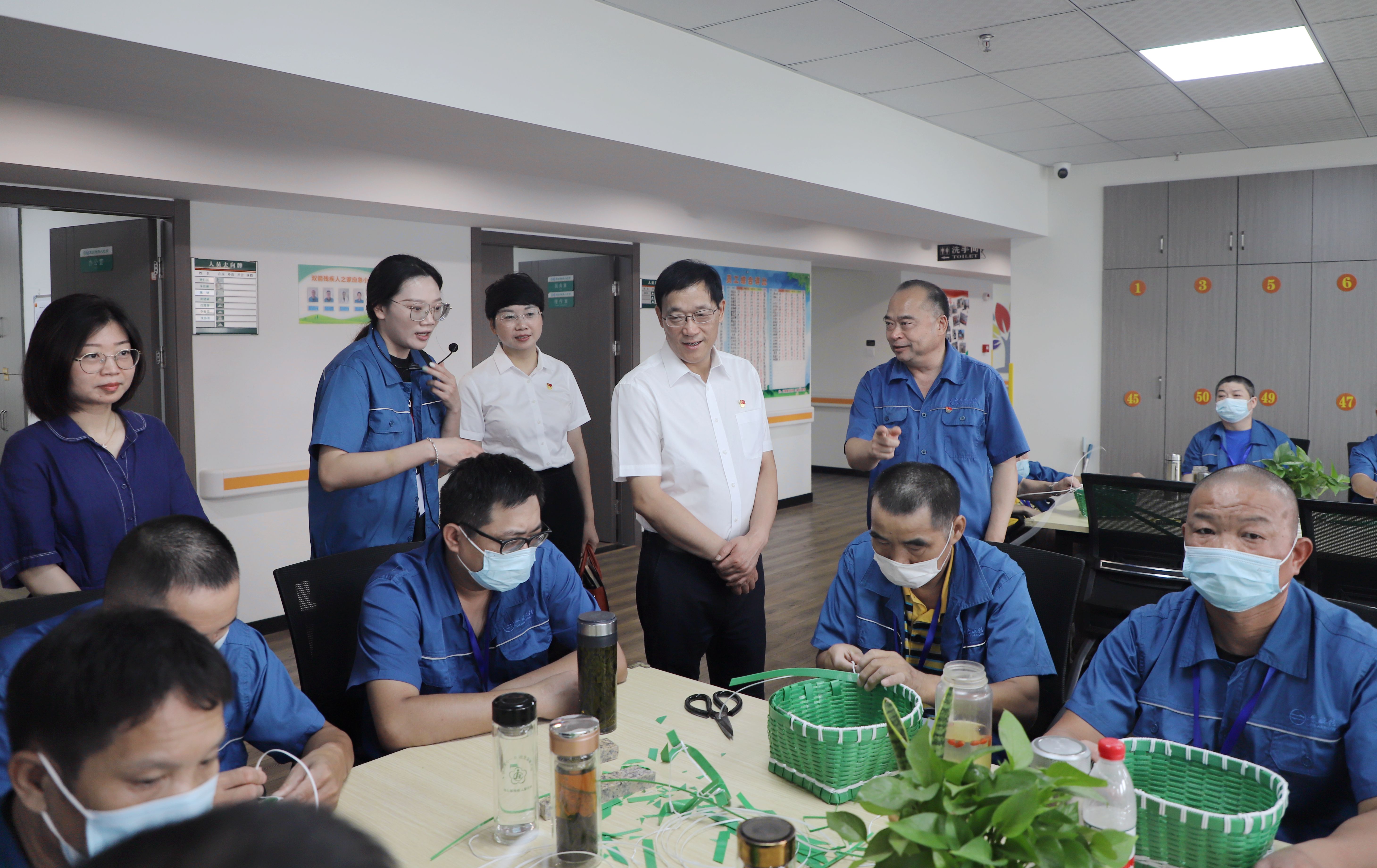 市政协主席陈林根一行莅临双箭“残疾人之家”参观考察